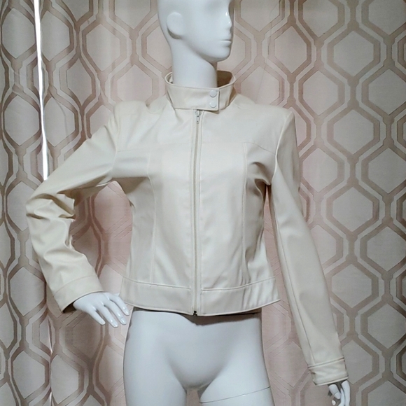 Beautiful cream vegan leather moto jacket - Picture 1 of 7